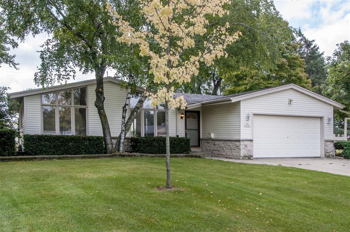 N82W14483 Oxford St, Menomonee Falls, WI 53051