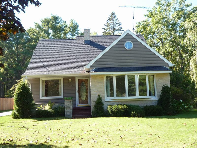 810 Linden St, Cleveland, WI 53015