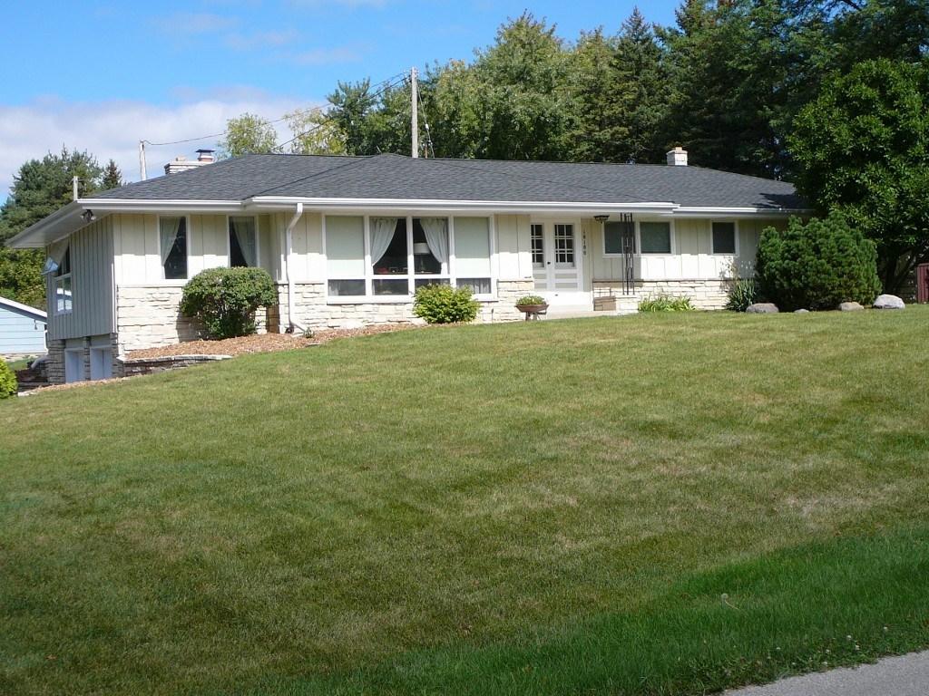 18180 Ashlea Dr, Brookfield, WI 53045