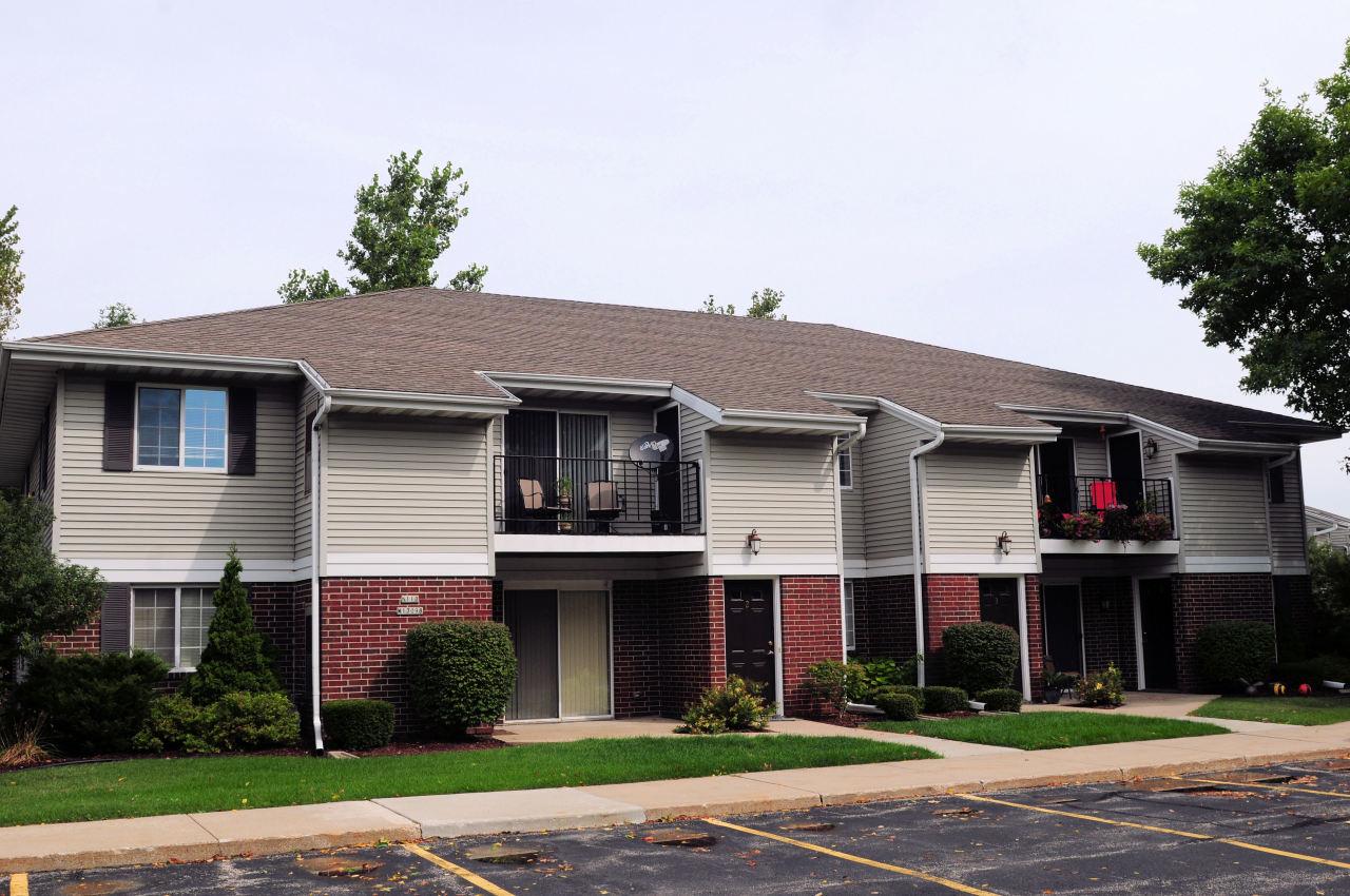 N110W17098 Ashbury Ln #3-2, Germantown, WI 53022