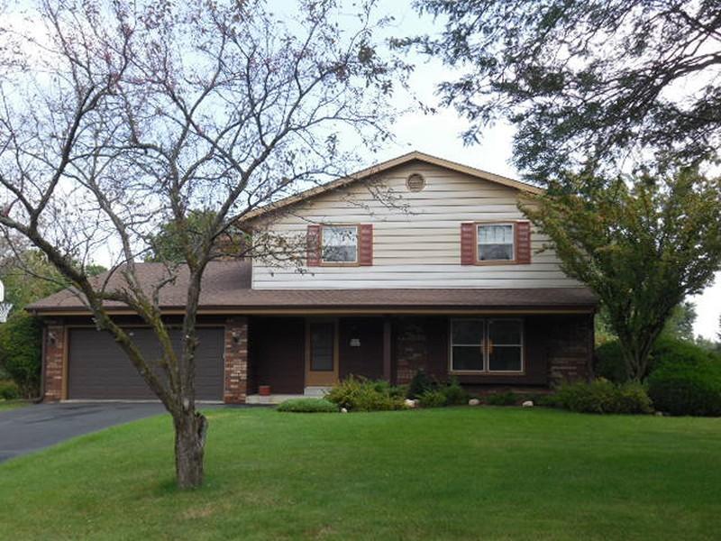 W264N6464 Hillview Dr, Lisbon, WI 53089