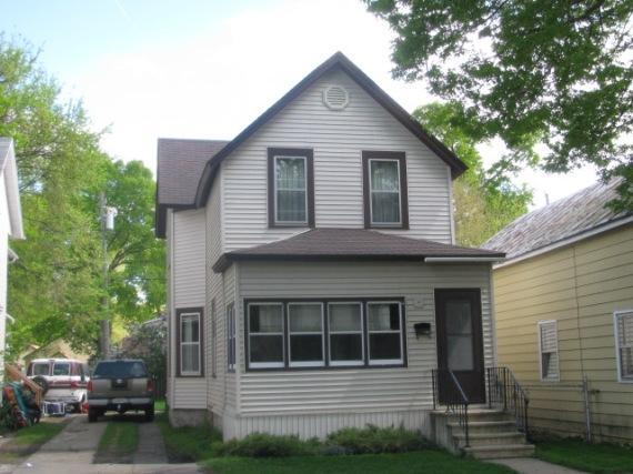 911 S 5th Ave, La Crosse, WI 54601