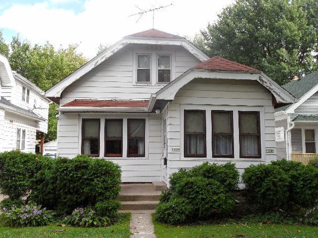 1270 N 71st St, Wauwatosa, WI 53213