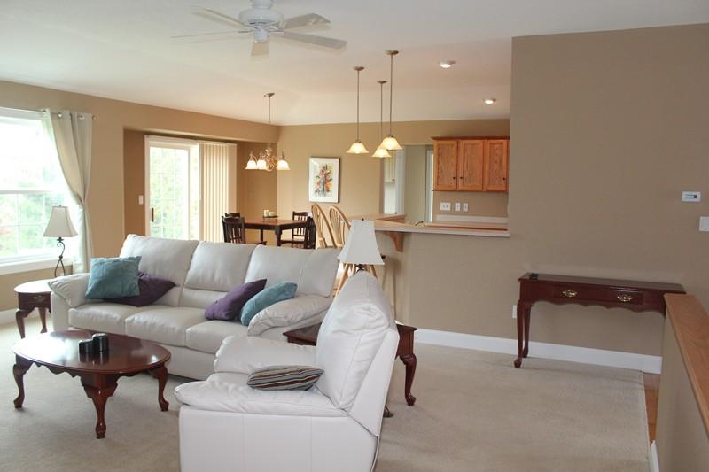 1230 Oriole Dr, Oconomowoc, WI 53066