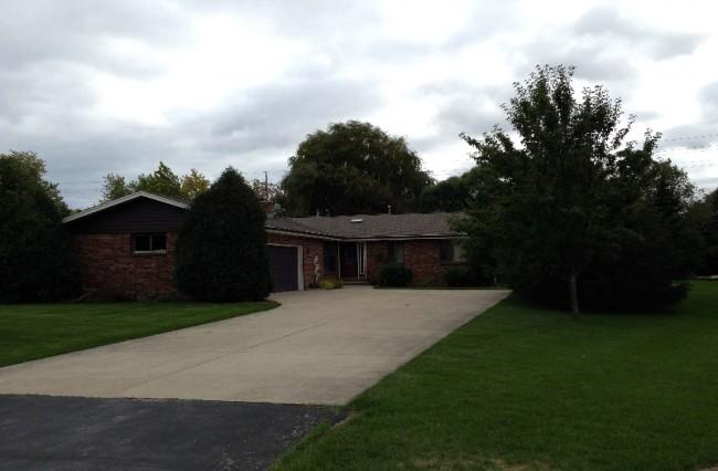 5323 Clover Ln, Caledonia, WI 53406