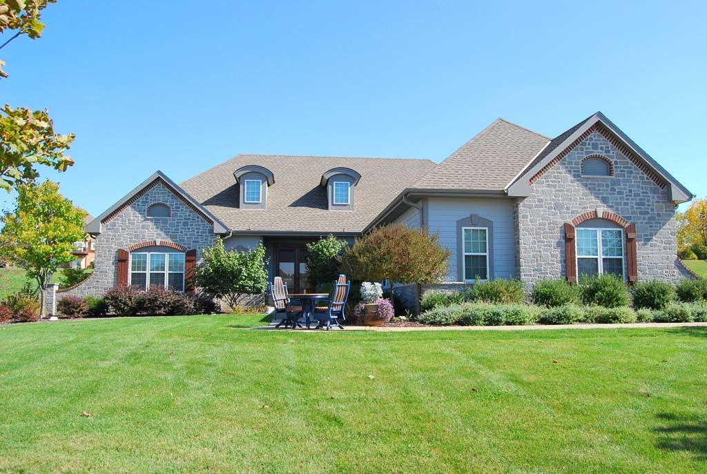 W218N5396 N Taylors Woods Dr, Menomonee Falls, WI 53051