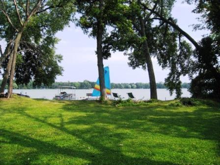 1042 N West Shore, Summit, WI 53066