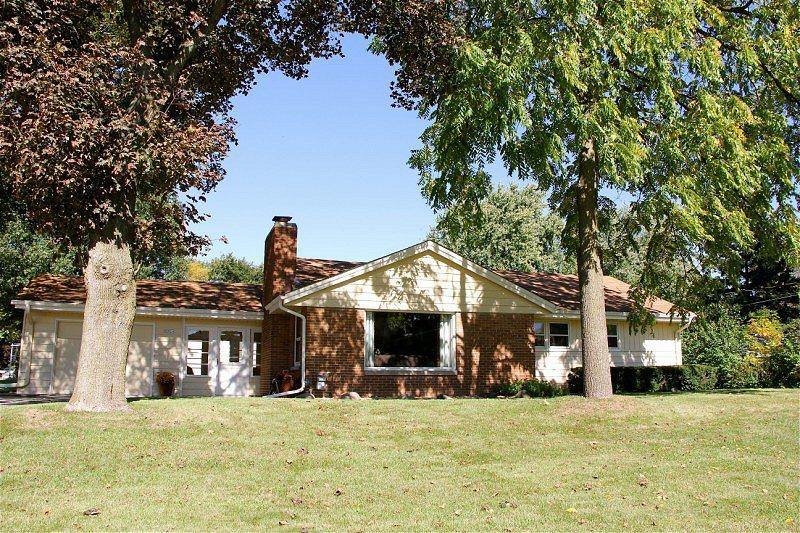 11824 W Watertown Plank Rd, Wauwatosa, WI 53226