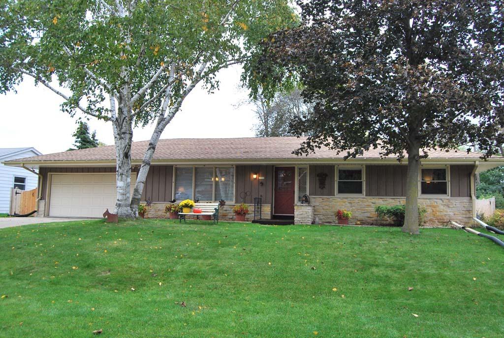 1550 N 119th St, Wauwatosa, WI 53226