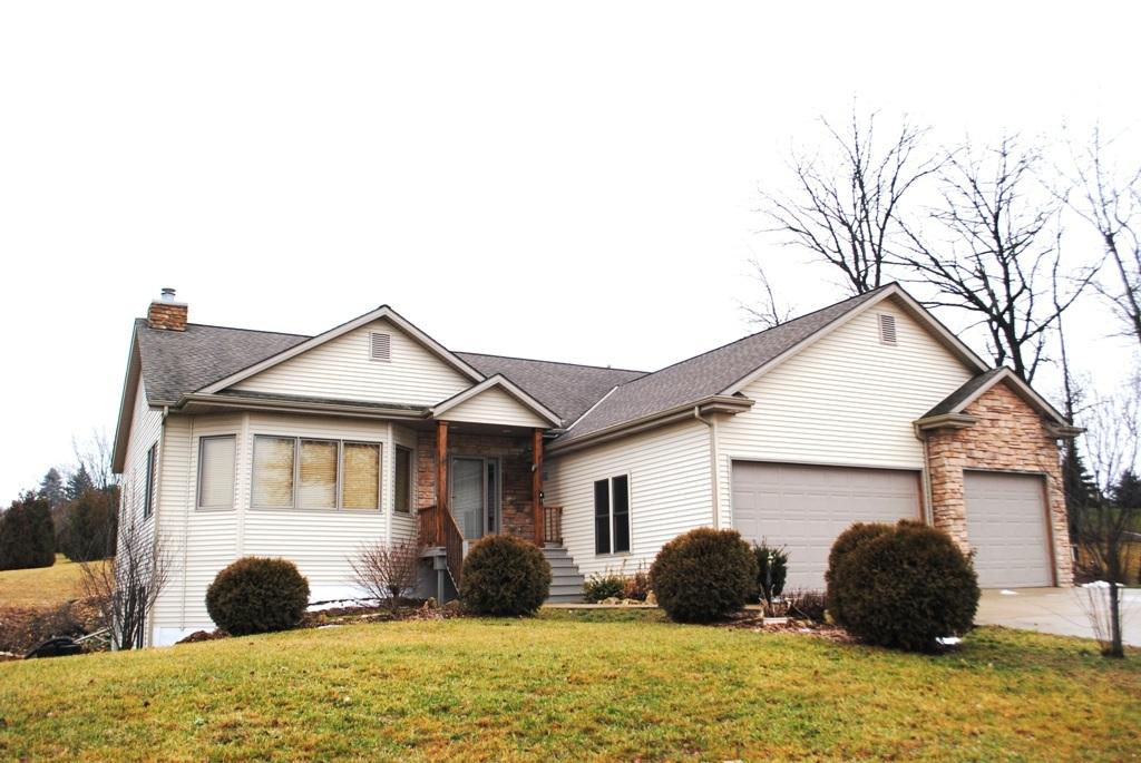 S94W23625 Kunzendorf Ct., Vernon, WI 53103
