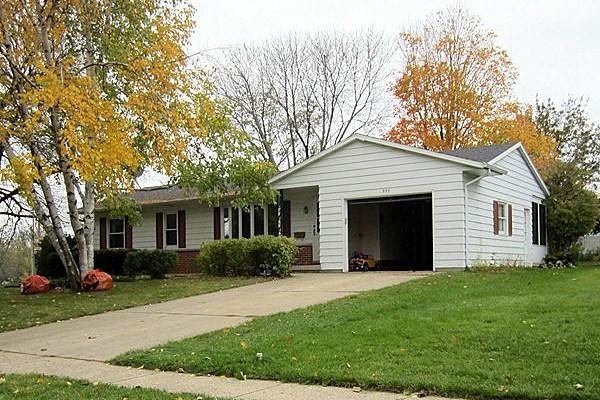 953 Hillside Dr, Jefferson, WI 53549