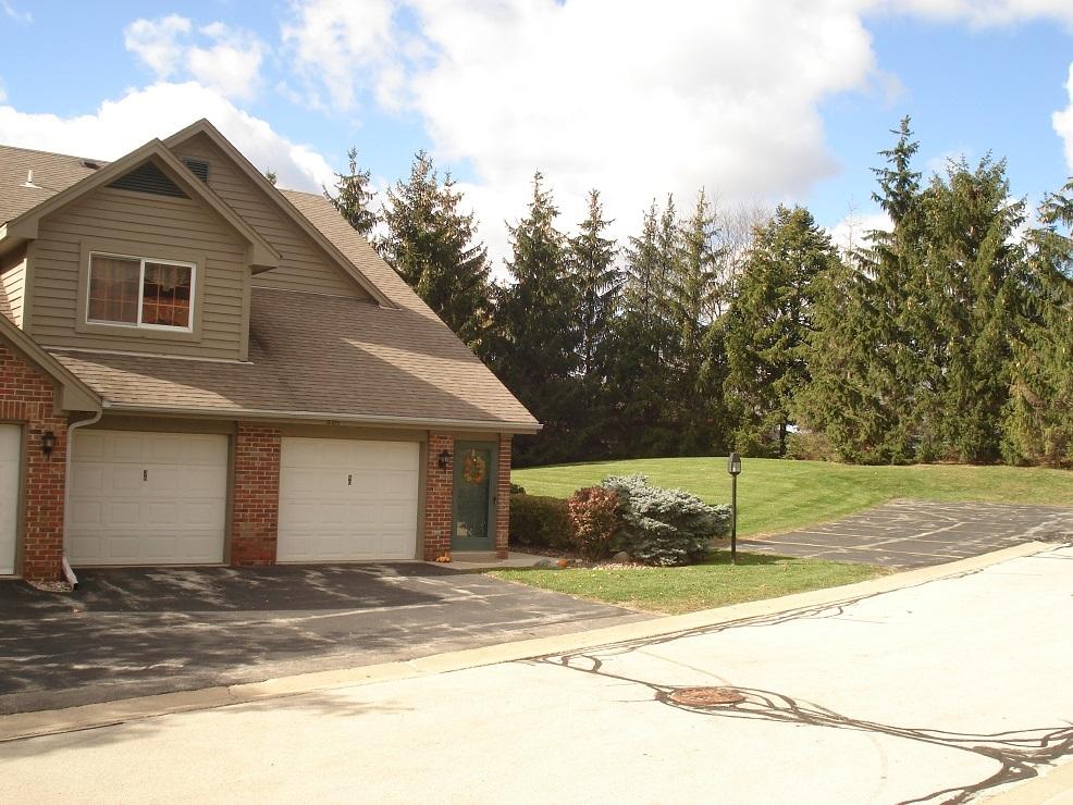 18695 Brookfield Lake #40, Brookfield, WI 53045