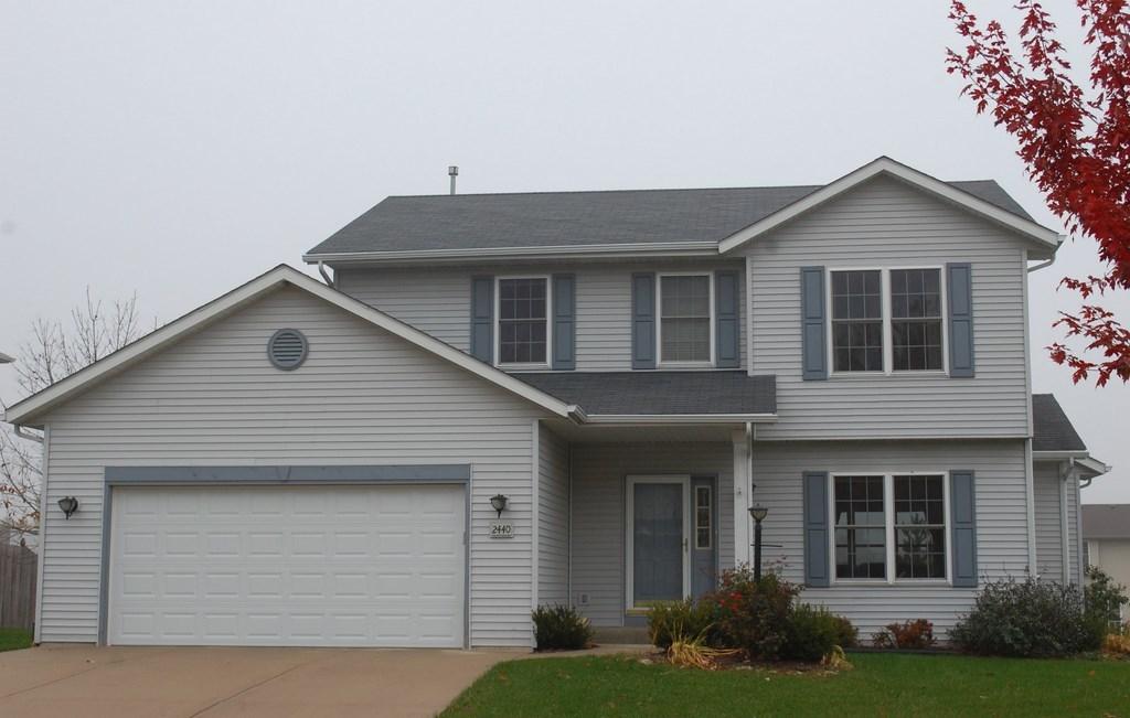 2440 Emslie Dr, Waukesha, WI 53188