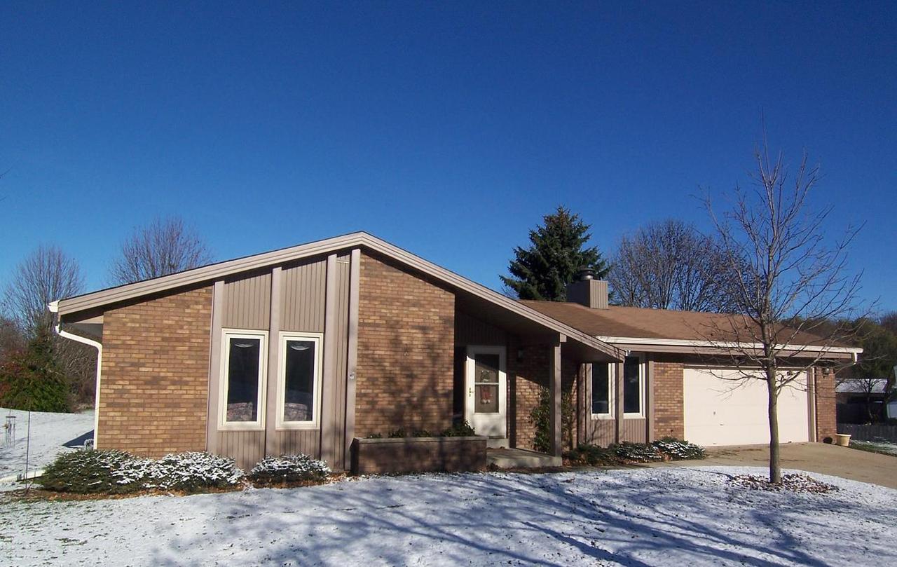 710 Crestwood Dr, Waukesha, WI 53188