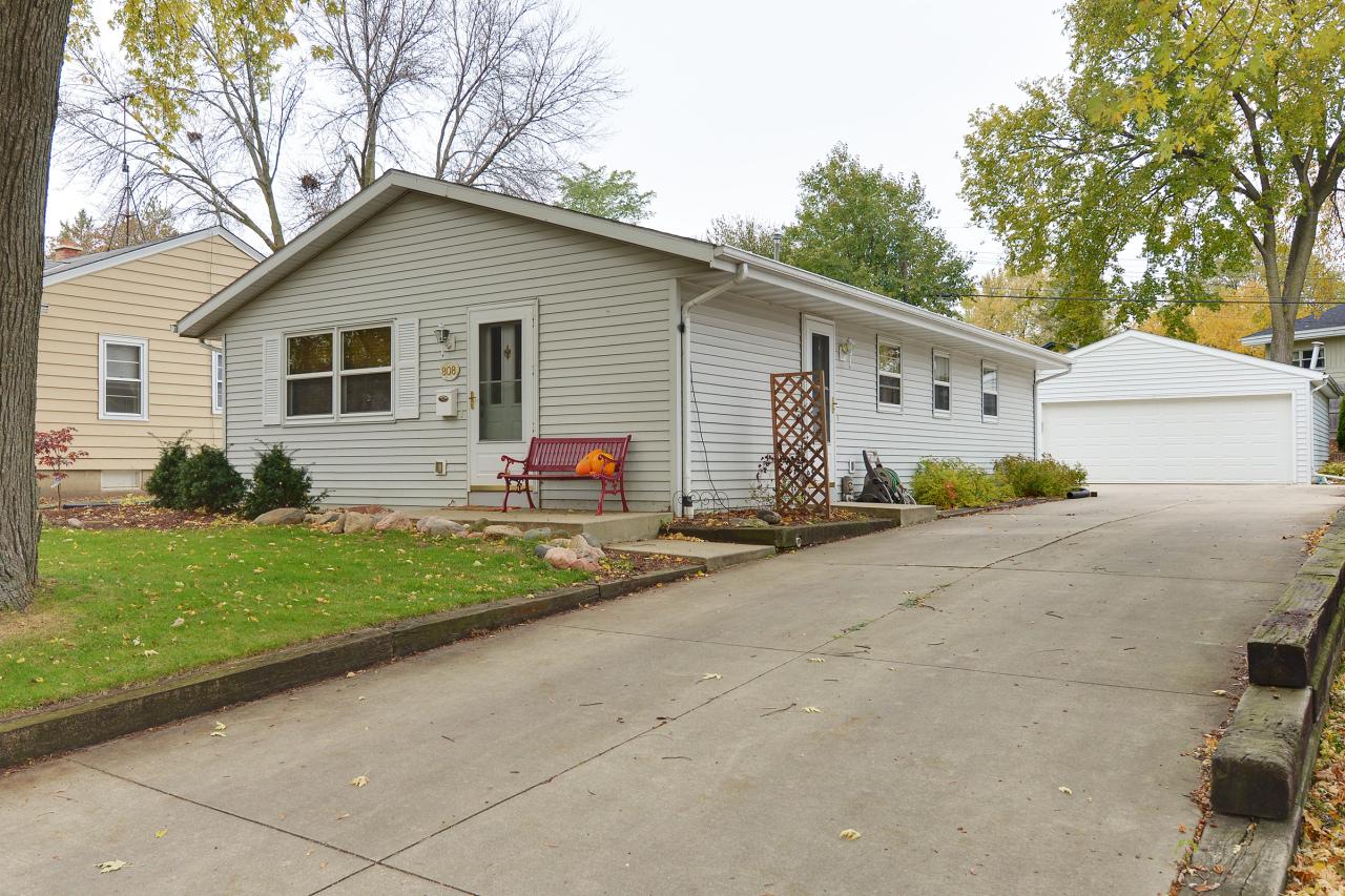 808 Michigan Ave, Waukesha, WI 53188
