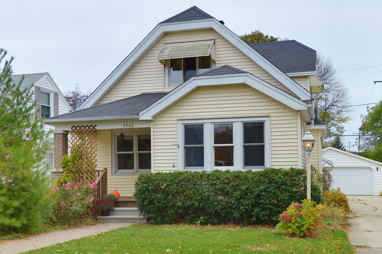 3942 S Packard Ave, Saint Francis, WI 53235