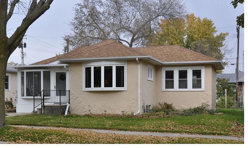 1827 Adams St, La Crosse, WI 54601