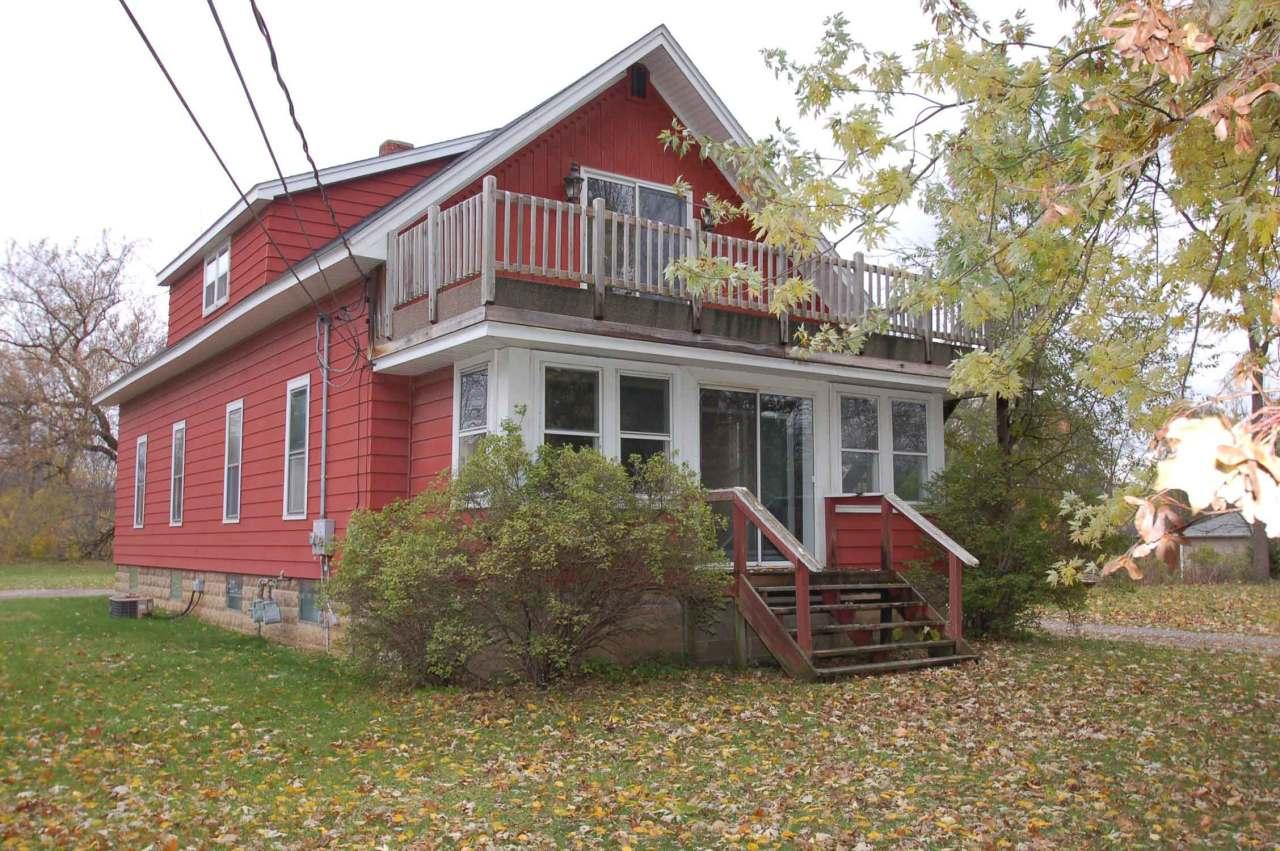 460 Eagle Lake Ave., Mukwonago, WI 53149