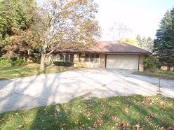 9718 N Cedarburg Rd, Mequon, WI 53092
