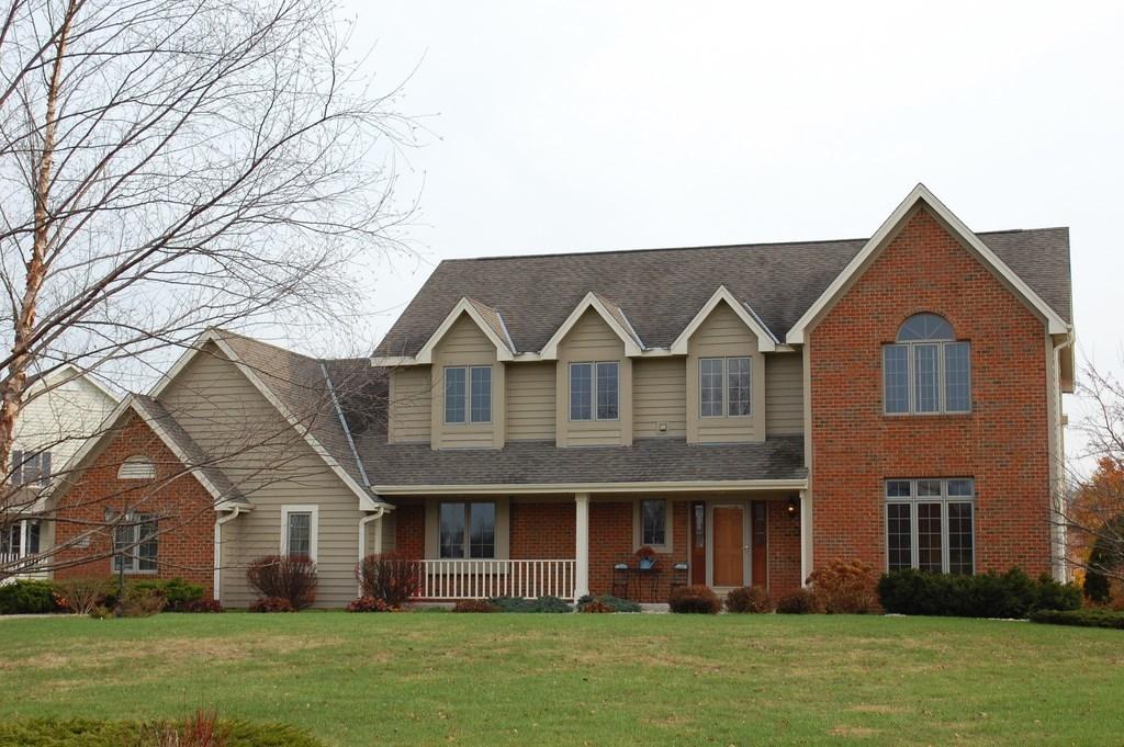 6645 Fieldstone Ct, Caledonia, WI 53402