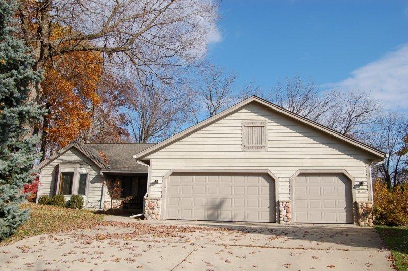 W222N7370 Carole Ct, Lisbon, WI 53089