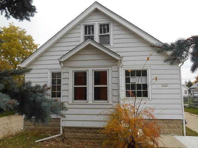 1206 S 91st St, West Allis, WI 53214