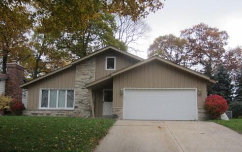 1715 Mohawk Ln, Waukesha, WI 53186
