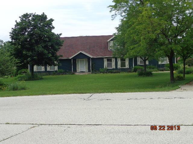 S83W32660 Maggi Ln, Mukwonago, WI 53149