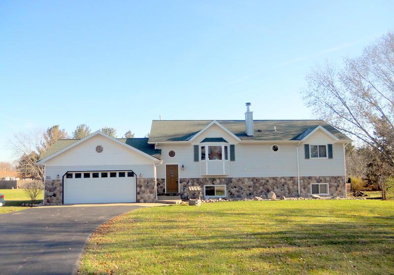 W233S8660 Chateau Ln, Vernon, WI 53103