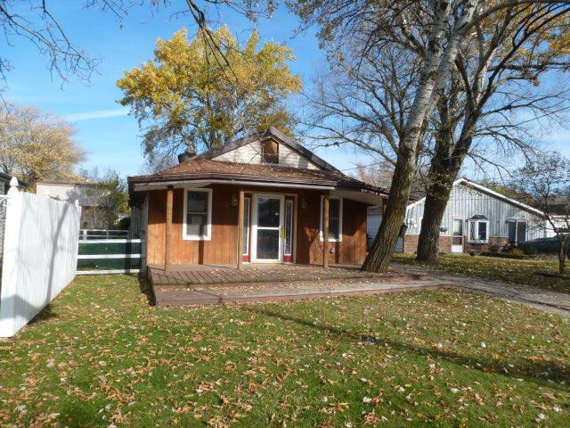 338 W Roberta Ave, Waukesha, WI 53186