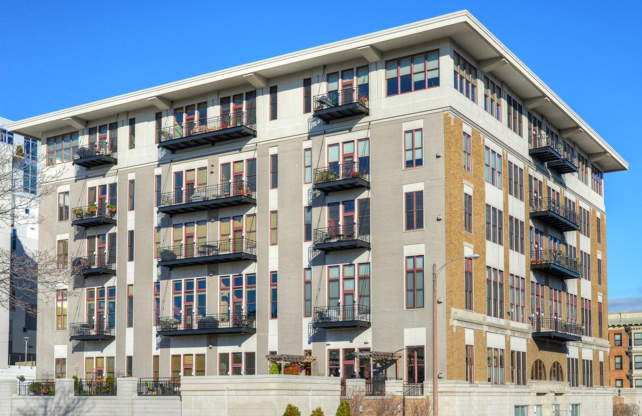 1325 N Van Buren St #407, Milwaukee, WI 53202