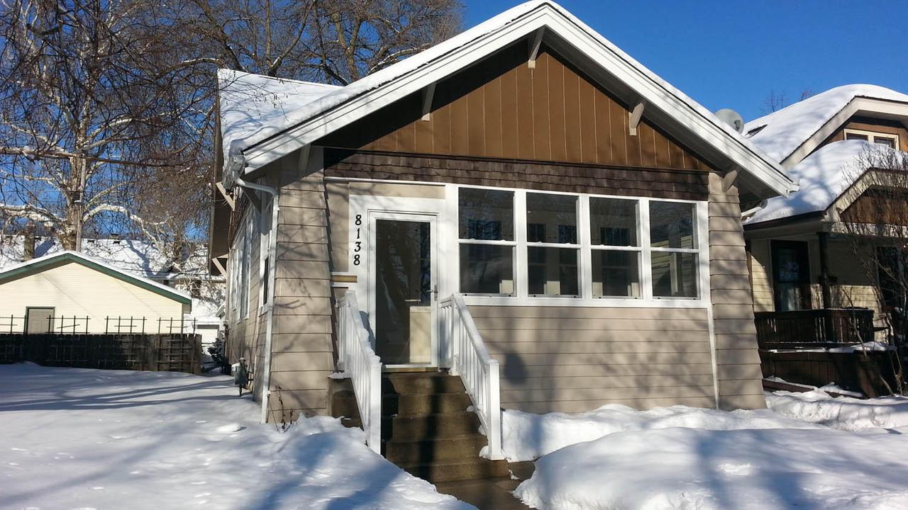 8138 W Gridley Ave, Wauwatosa, WI 53213