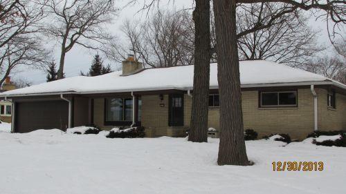 4474 N 109th St, Wauwatosa, WI 53225