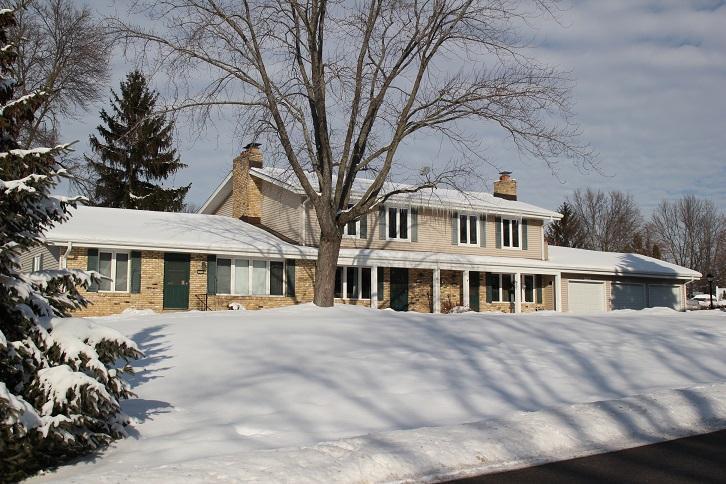 19370 N North Hills, Brookfield, WI 53045