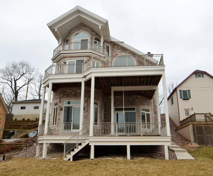 N52W34313 Gietzen Dr., Oconomowoc, WI 53069