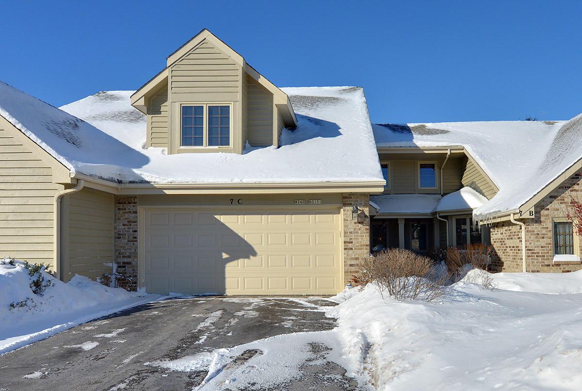 W240N2151 Dorchester Dr. #7C, Pewaukee, WI 53072