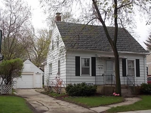 925 W Eula Ct, Glendale, WI 53209