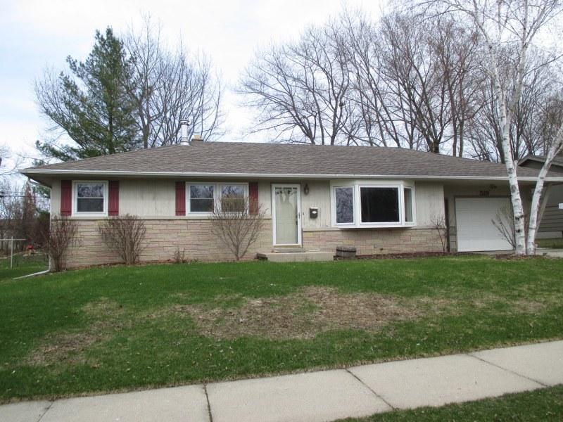 519 S 17th Ave, West Bend, WI 53095