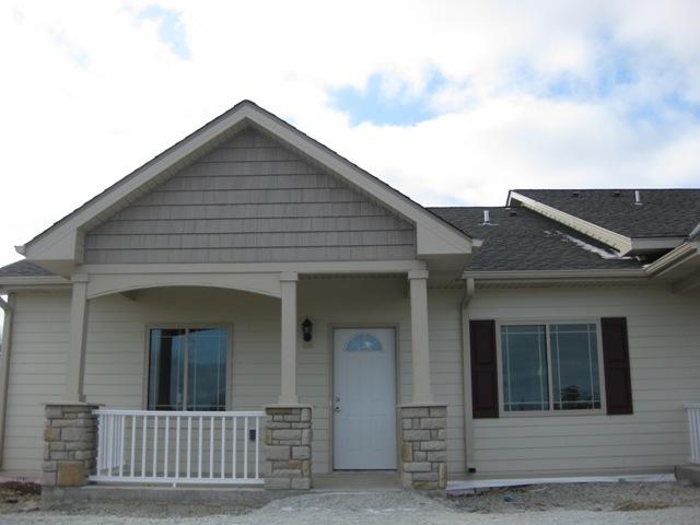 2930 21st St #13, Kenosha, WI 53140