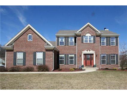 1011 Quietwood Ct, Pewaukee, WI 53072
