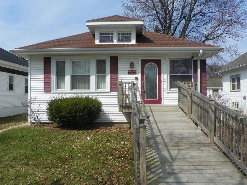 1524 West Lawn Ave., Racine, WI 53405