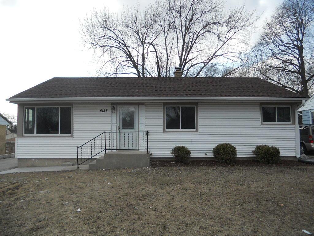 4147 N 94th St, Wauwatosa, WI 53222