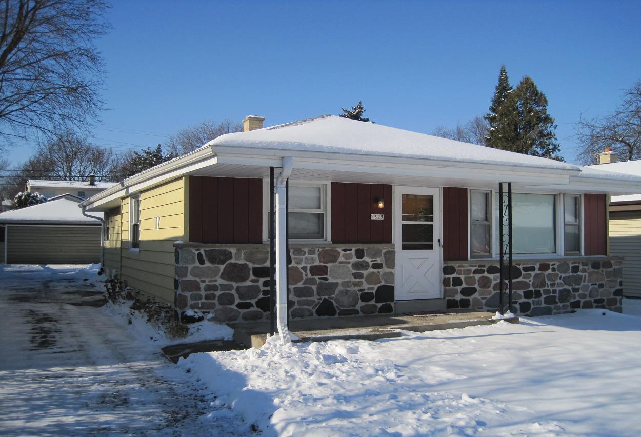 2325 N 115th St., Wauwatosa, WI 53226
