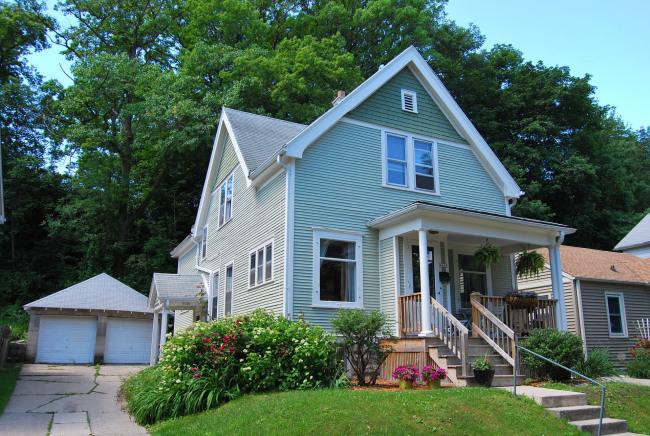 6645 Hillside Ln. #6643, Wauwatosa, WI 53213