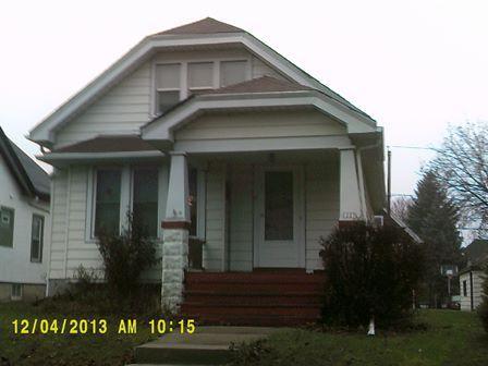 1227 S 75th St, West Allis, WI 53214