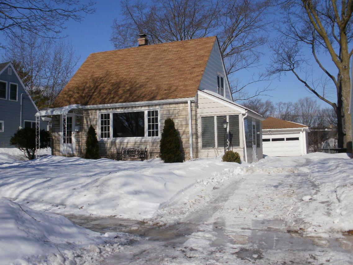 8630 W Dakota St, West Allis, WI 53227