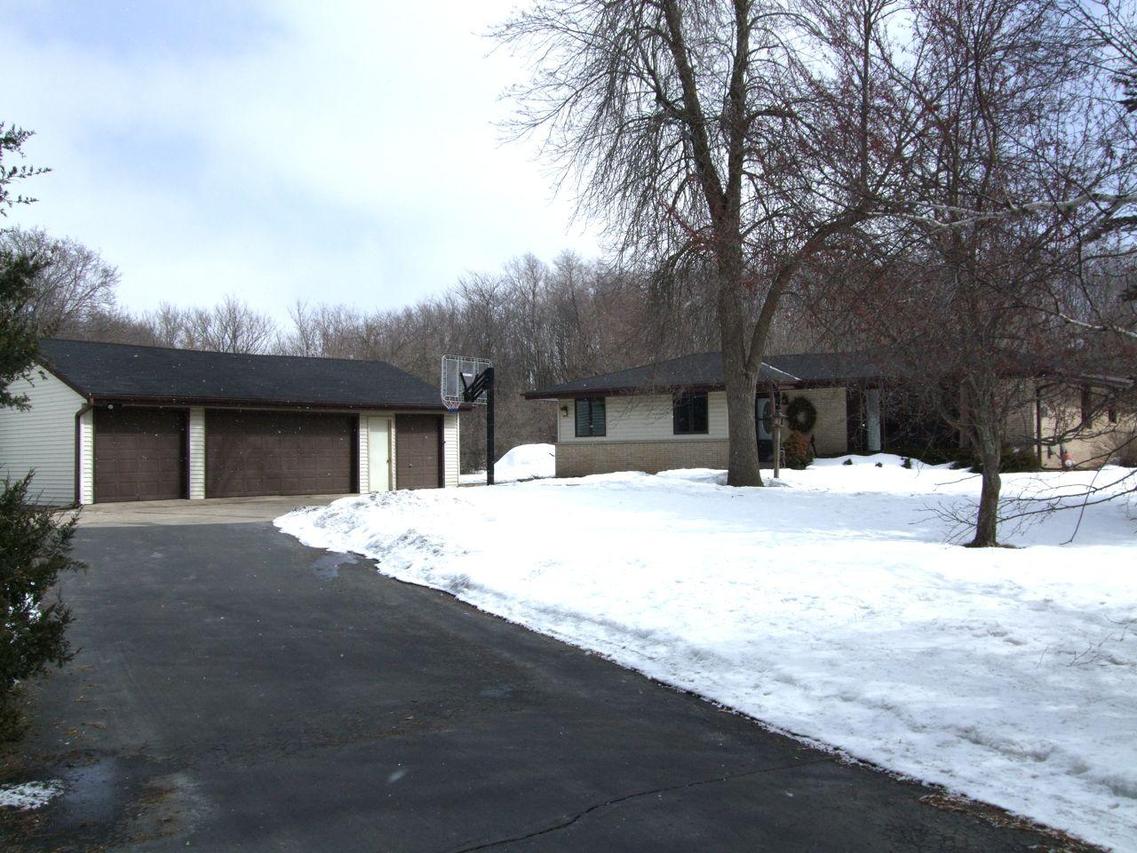 W292N5710 Dorn Rd, Merton, WI 53029