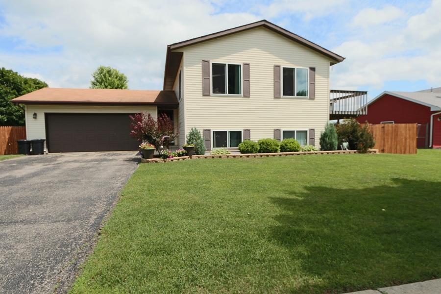 415 Amparo St, Elkhorn, WI 53121