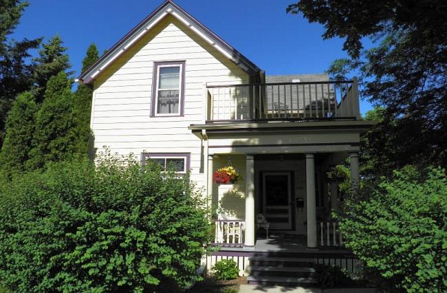 1052 12th Ave, Grafton, WI 53024