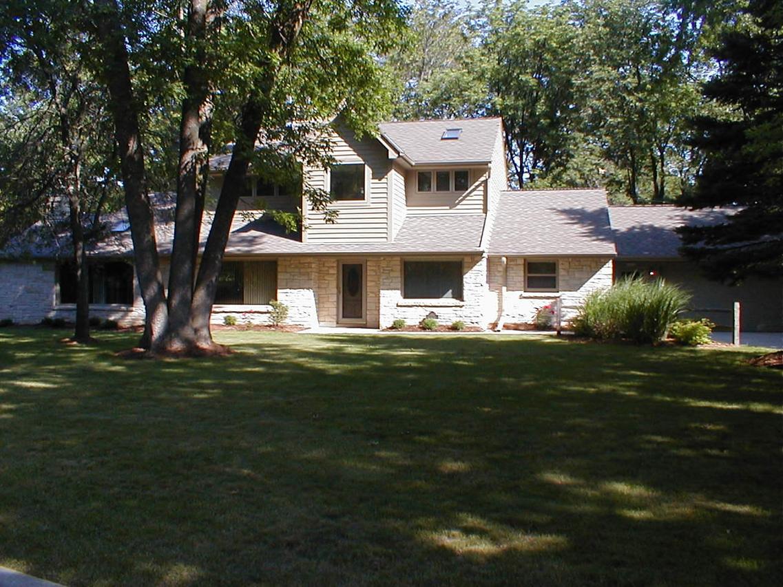 11822 W Clarke St, Wauwatosa, WI 53226